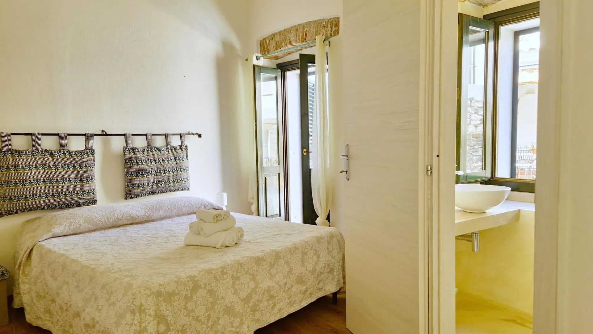 Dommos - Arcada Apartments Orosei 0*,  Italia